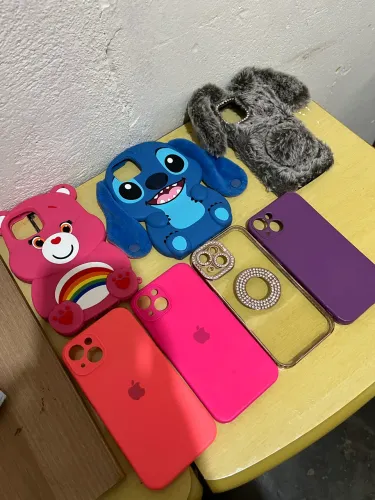 Capinhas de iPhone 13 (usadas)