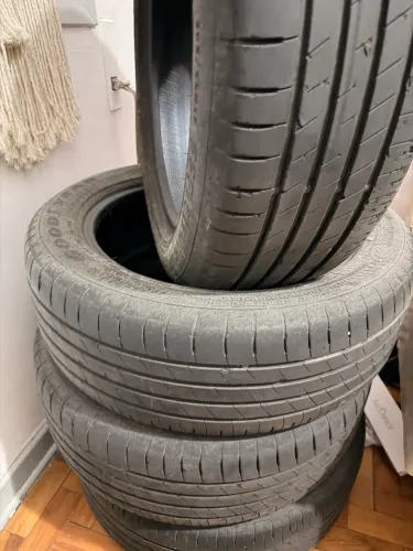 Pneus 205/55 r 17 Goodyear