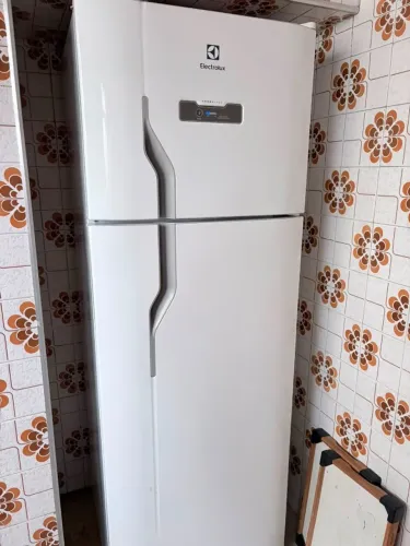 Geladeira Electrolux Frost Free 310L TF39 - 220V - Excelente Estado