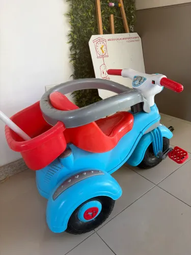 Carrinho de passeio triciclo calesita