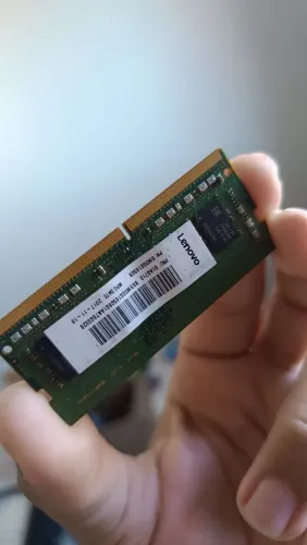 Memória RAM 8 GB DDR4 para notebook funcionando normalmente .