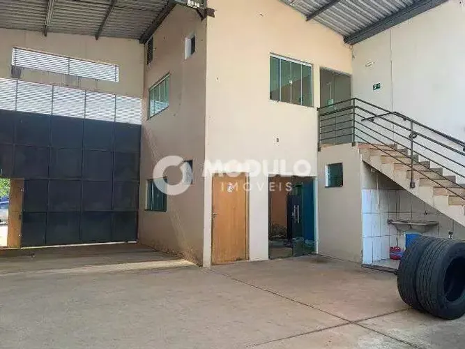 Galpão disponível para locação no bairro Santa Rosa.