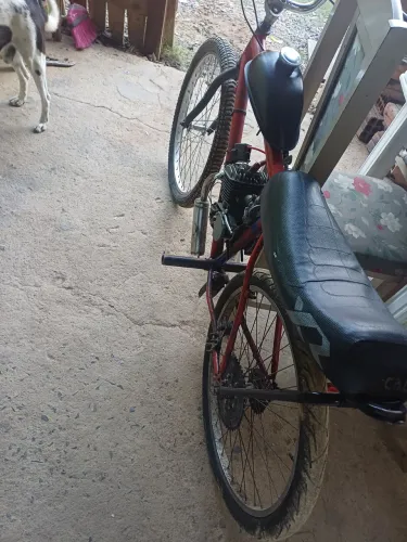 Vendo motorizada 100cc, 500 reais está sem a corrente