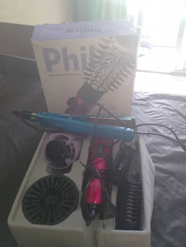 Escova rotativa+ chapinha 220volts , 66 meses uso