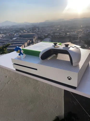 XBOX ONE S 1 tb