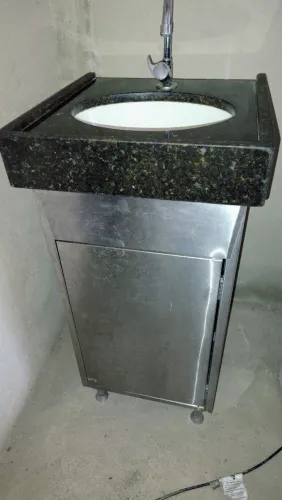 Lavatório em inox 
