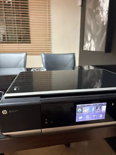 Impressora Multifuncional HP Envy 114 e-All-in-One - Wi-Fi e Touchscreen