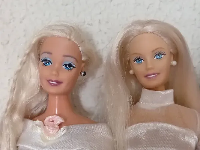 Duas Barbies antigas anos 90