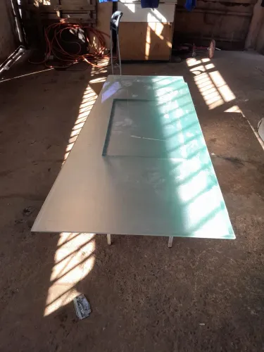 Vidro temperado e base de mesa