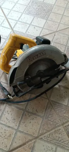 Vende-se serra circular Dewalt + disco