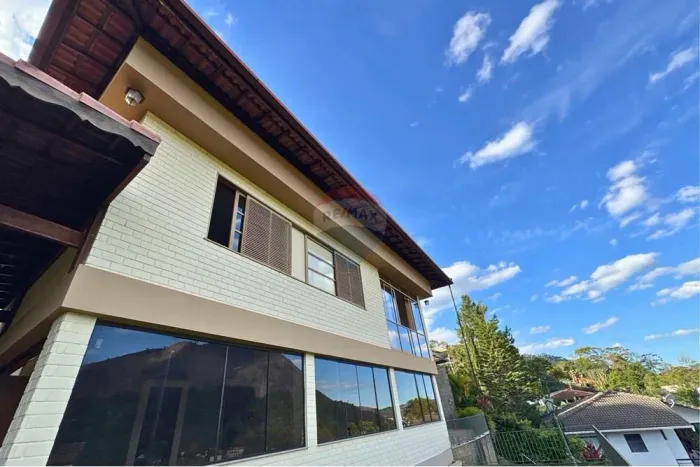 Casa linear dos Sonhos á venda com 208m2 em condominio ,com 3 quartos , por R$ 1.200,000,0