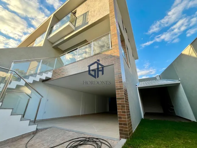 Casa Geminada para Venda em Contagem / MG no bairro Cabral