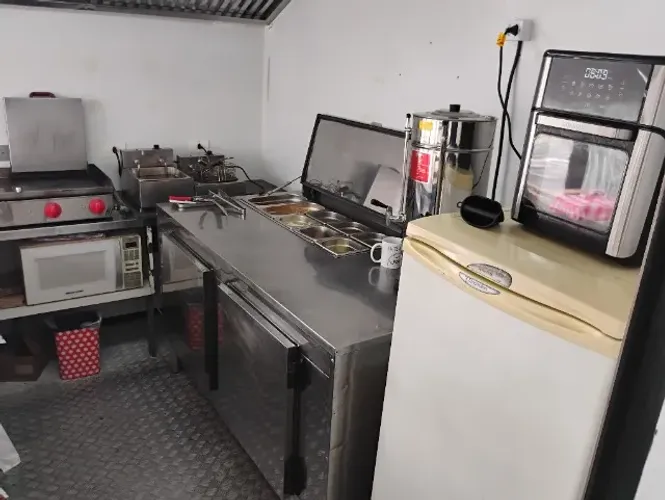 Vende se trailer para Lanche, pastéis e Cia.