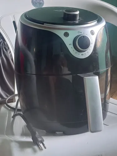 Estou vendendo por motivo de tá precisando do dinheiro  , comprei mais só usei 3 vezes .