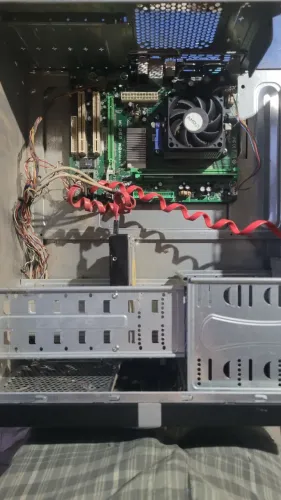 Computador antigo para retirada de peças 