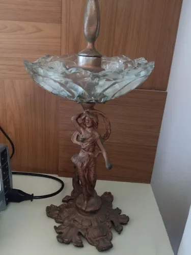 Estátua de bronze enfeito 