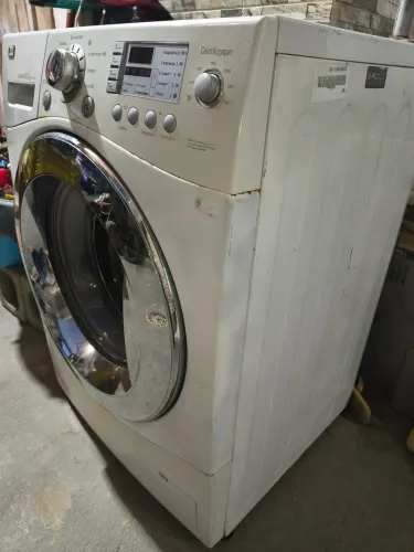 Máquina de lavar roupa LG frontal