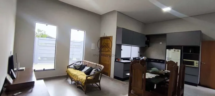 Casa à venda em Taubaté, Residencial Antares, com 2 quartos, 77m²