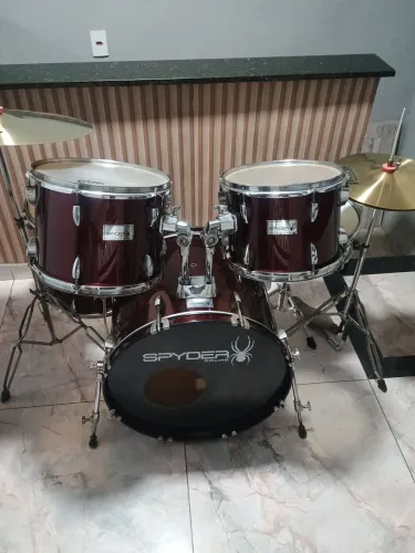 Vendo Bateria acústica SPYDER DRUMS