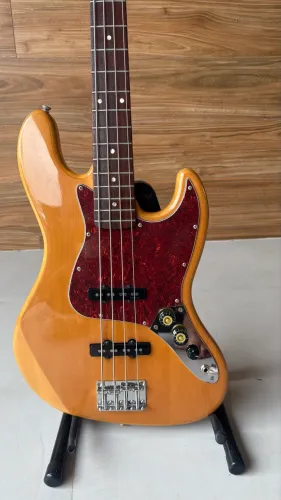 Baixo 4 Cordas Fender Squier com DIMARZIO