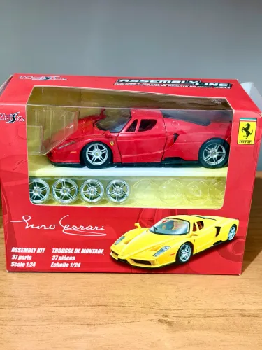Miniatura Ferrari Enzo 1:24 Maisto Assembly