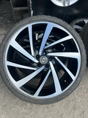 Rodas (/5/100)com pneus semi novos (225/35R20)