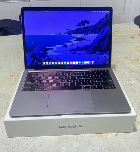 MacBook 13,3 2018