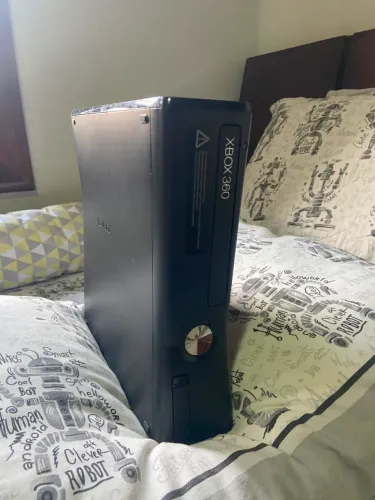 Xbox 360 Slim com defeito