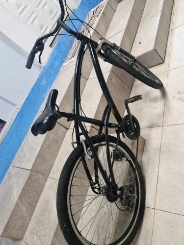 Bicicleta na cor preta aro 26,em ótimo estado somente vendas