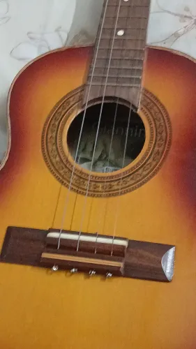 Cavaquinho acústico de anemia