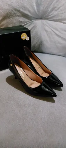 Scarpin preto Vizzano tamanho 35