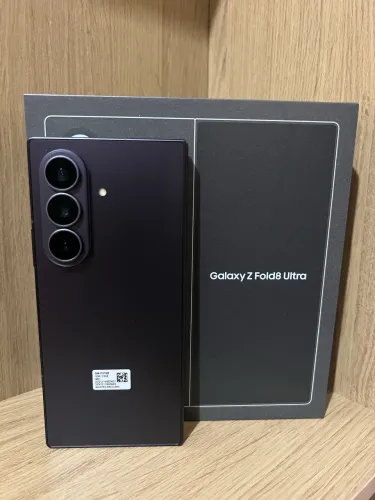 vendo Z FOLD8 ULTRA de 512GB, novo , cor roxa ,garantia de 1 ano NF de agosto passado 