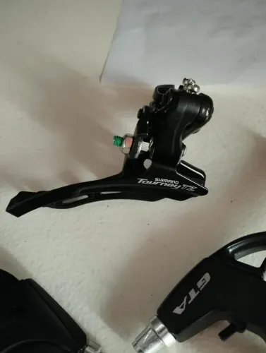 Passador cambio dianteiro Shimano Tourney TZ com passador e manete de freio