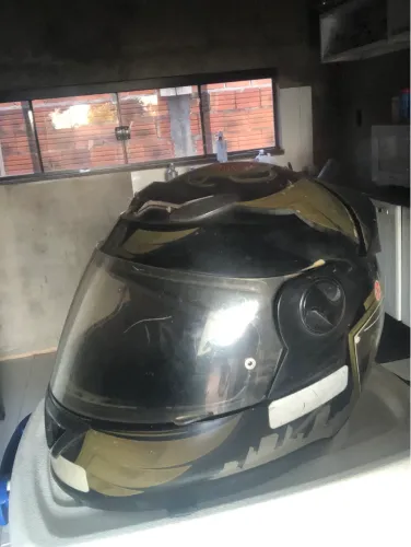 Capacete grande usado