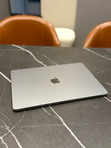 MacBook M3 15 8GB 256GB