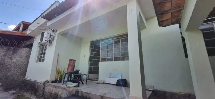 casa independente bairro Leticia para locação