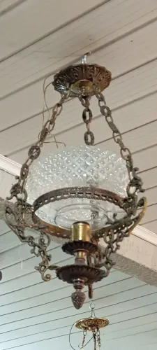 Lustre com cúpula bico de jaca