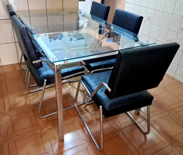 Conjunto mesa e cadeiras - Sala de jantar