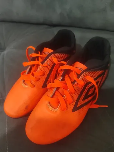 Chuteira umbro 36