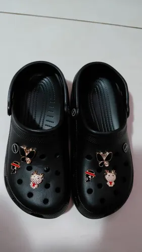 VENDO CROCS PRETA, SUPER STILOSA