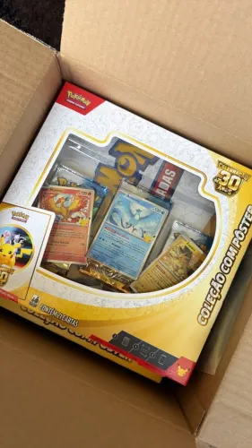 POKÉMON 30 ANOS - CAIXA COLEÇÃO COM PÔSTER ?