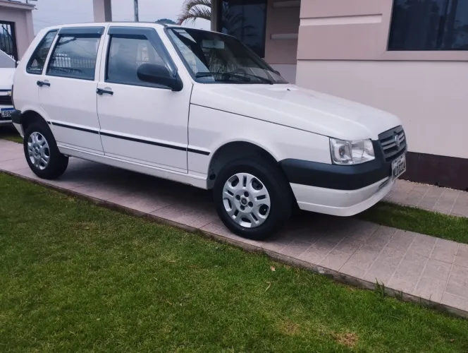 Fiat Uno Mille Celeb/celeb.econ 1.0 F.flex 4P 2013
