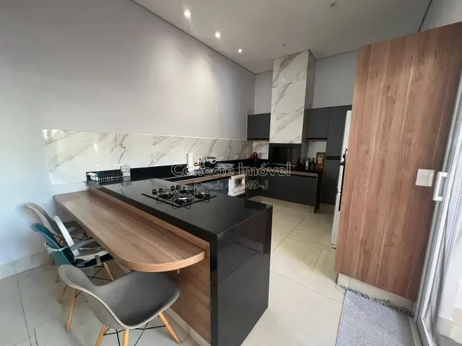 Casa à venda no Condomínio Vila das Tulipas, em Holambra/SP, com cozinha moderna e ótimo c