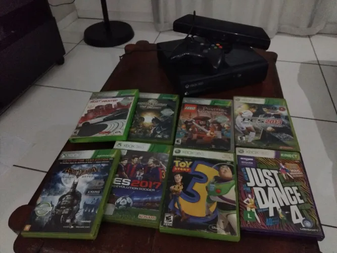 Vendo Xbox 360 desbloqueado com defeito, basta trocar uma peça e ele volta a funcionar