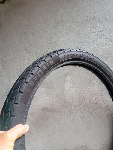 Pneu Dianteiro Levorin 60/100 - 17 (Usado - Bom Estado)