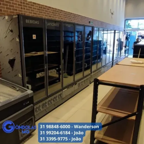 Equipamentos Comerciais - Gôndolas, Estantes, Expositores e Refrigerados