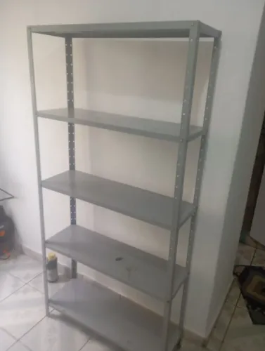 Prateleira de aço 5 bandejas semi-nova