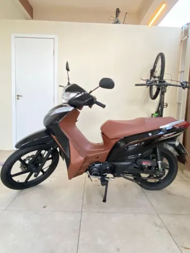Moto seminova com 360 km e 4 meses de uso