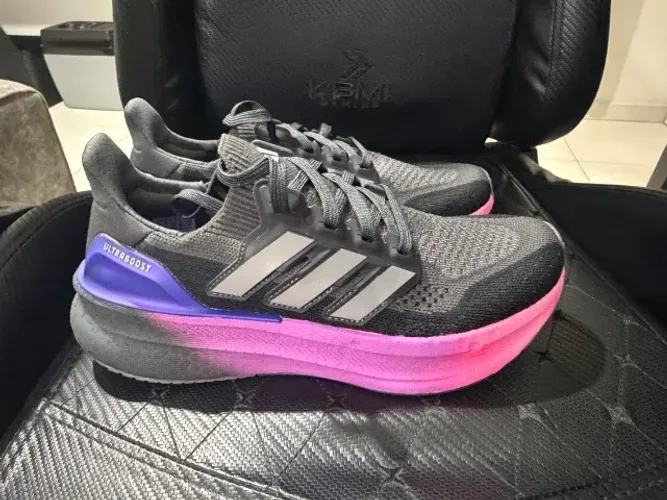Tênis Adidas Ultraboost 5 - tamanho 37