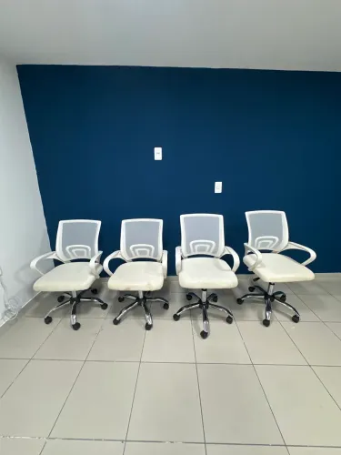 Título  Kit com 4 Cadeiras de Escritório Mesh Brancas com Regulagem de Altura